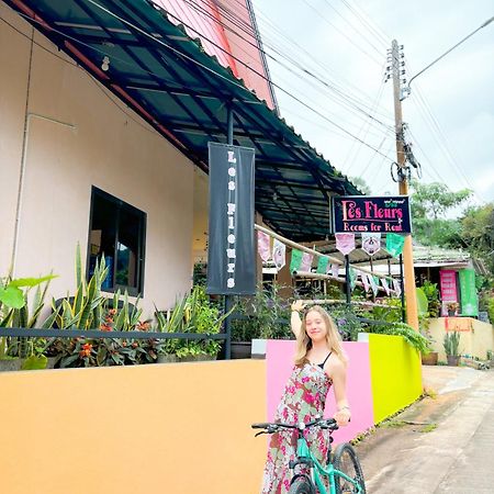 Bed and Breakfast Les Fleurs House Khao Lak Exterior foto