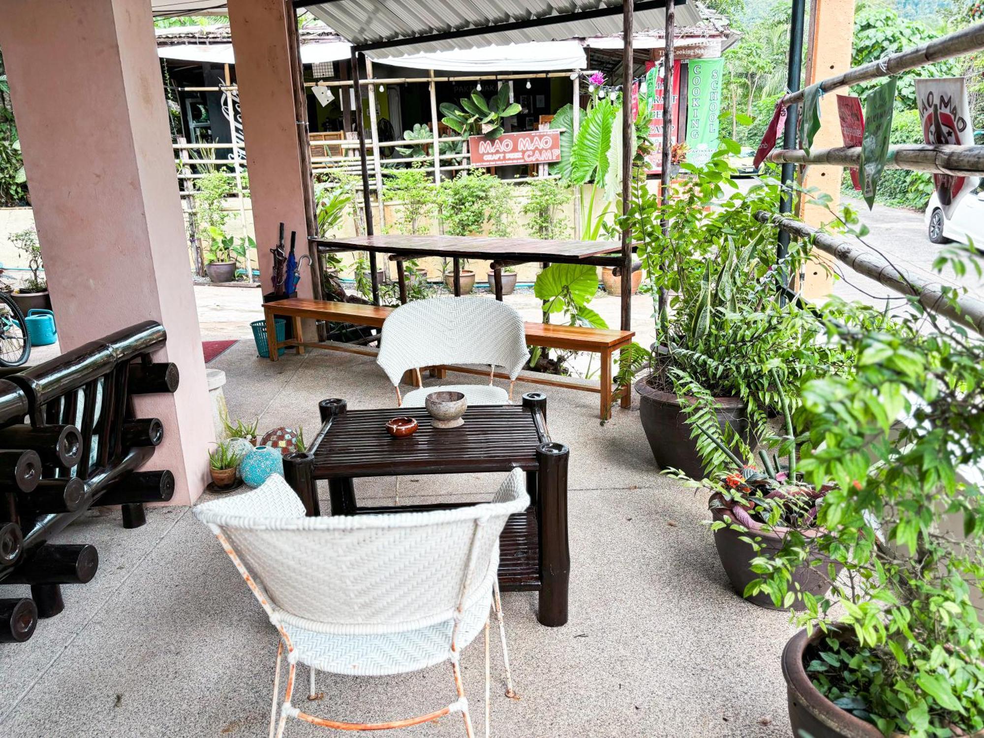 Bed and Breakfast Les Fleurs House Khao Lak Exterior foto