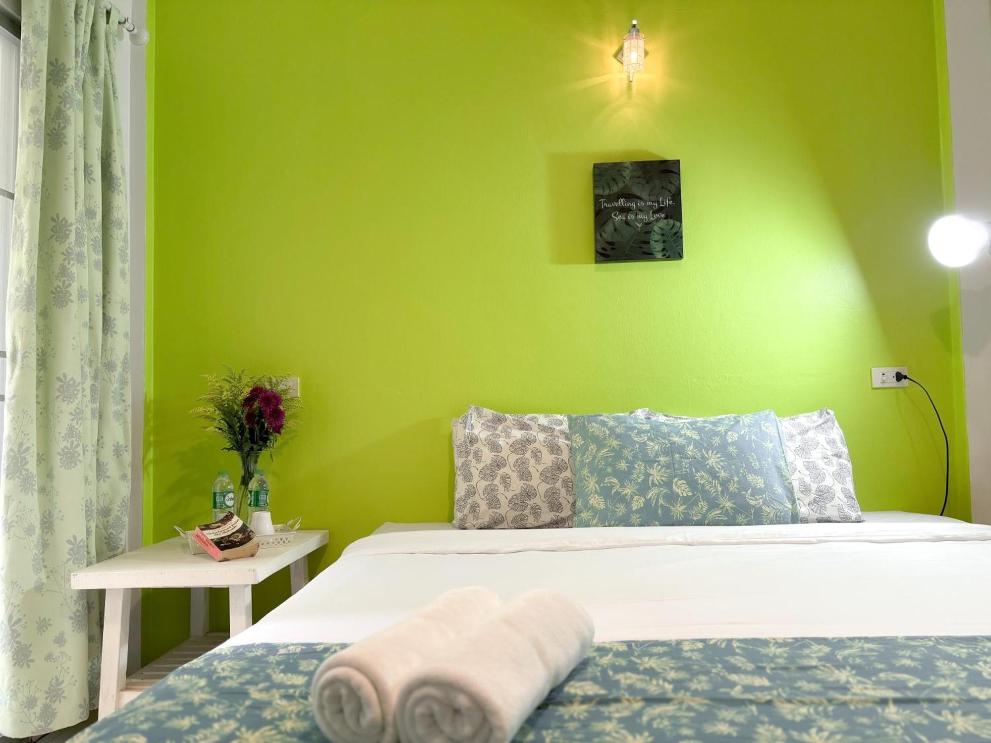 Bed and Breakfast Les Fleurs House Khao Lak Exterior foto