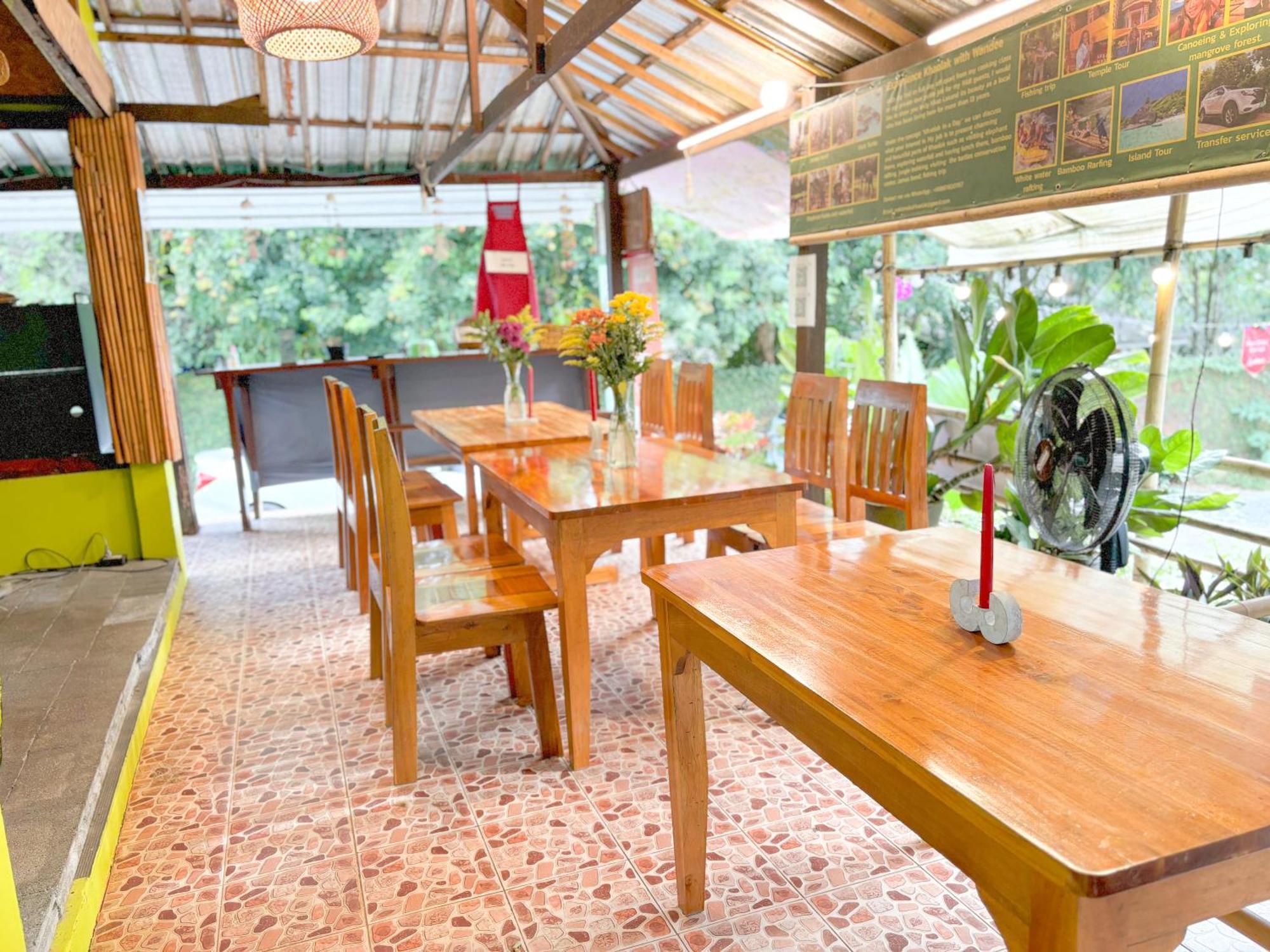 Bed and Breakfast Les Fleurs House Khao Lak Exterior foto