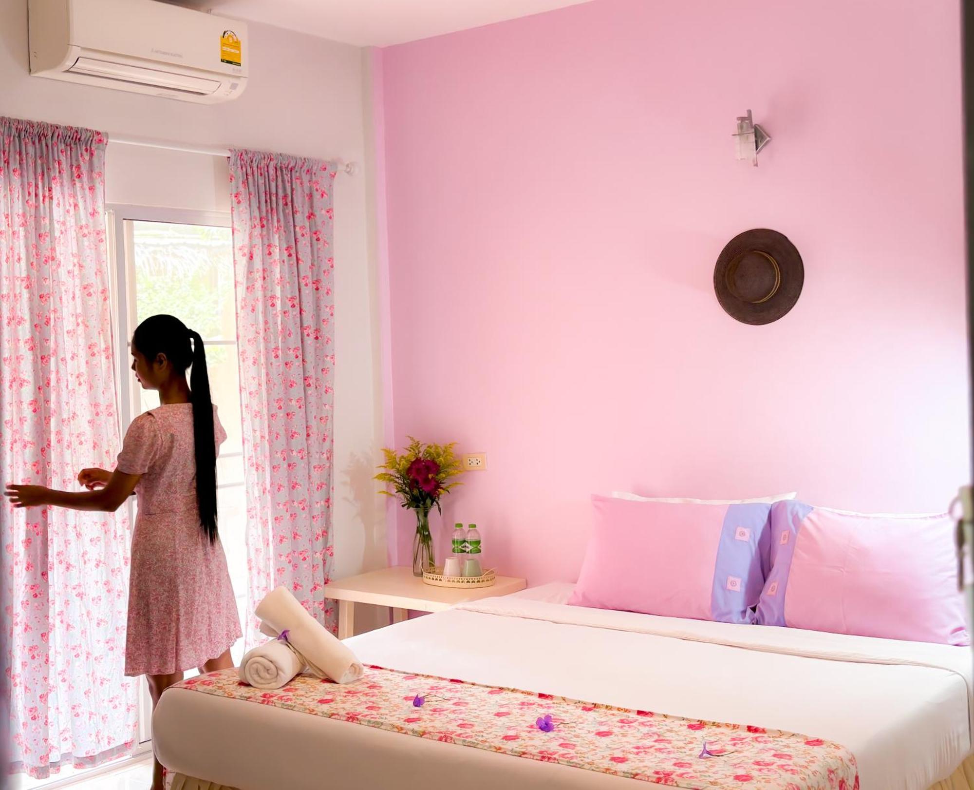 Bed and Breakfast Les Fleurs House Khao Lak Exterior foto
