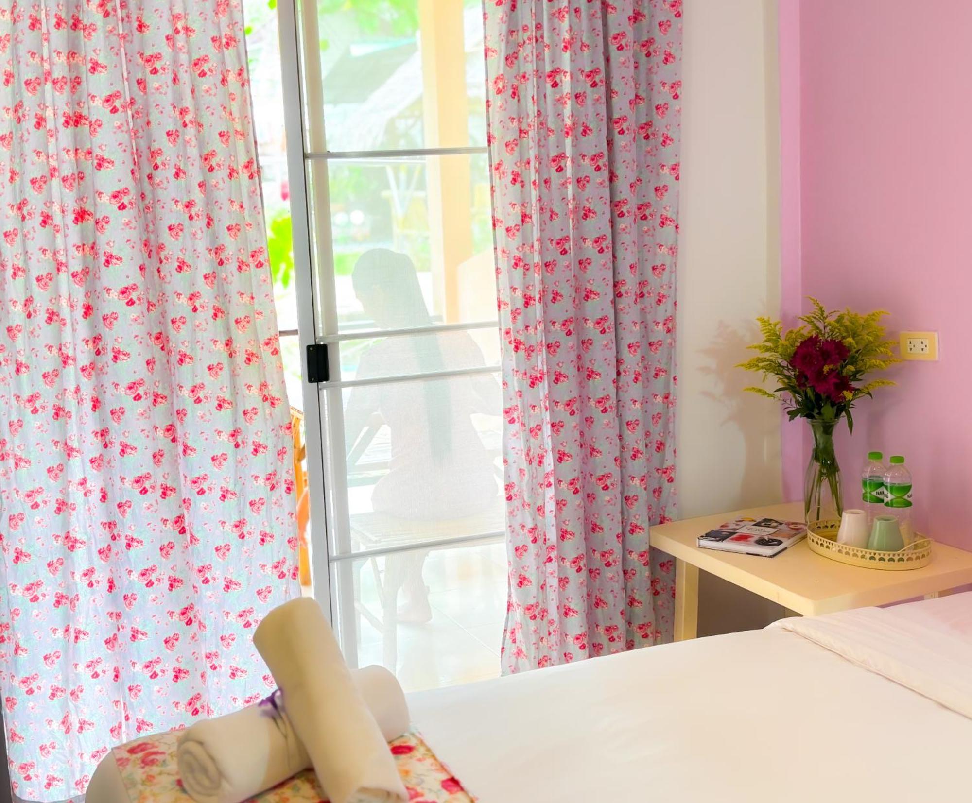 Bed and Breakfast Les Fleurs House Khao Lak Exterior foto