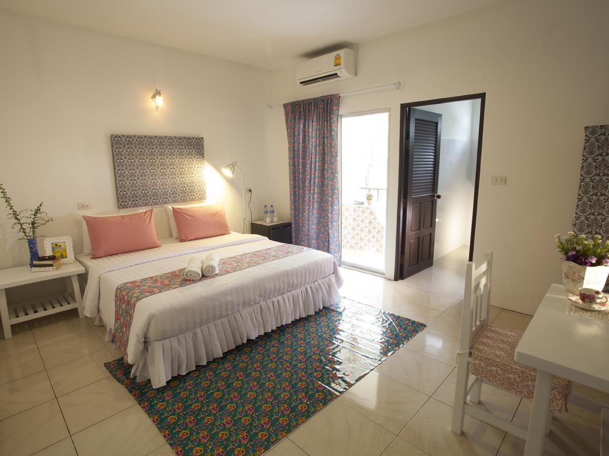 Bed and Breakfast Les Fleurs House Khao Lak Exterior foto